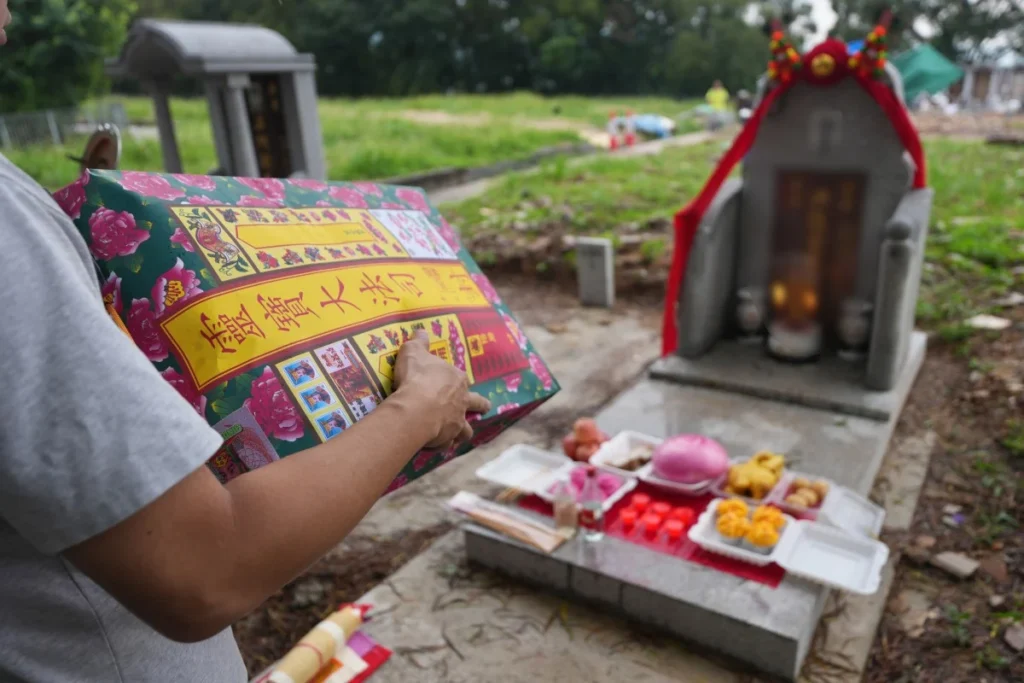 Hong Kong Fire Victims Receive Dignified Farewells