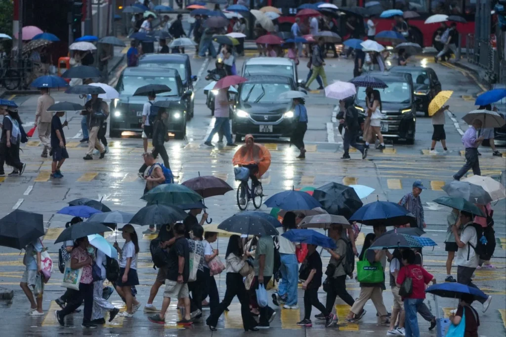 Hong Kong black rainstorm triggers disruption