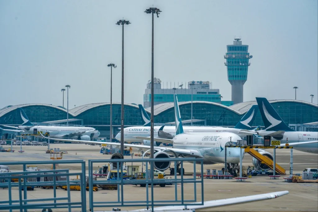Cathay Pacific Cabin Smoke Sparks Safe Evacuation
