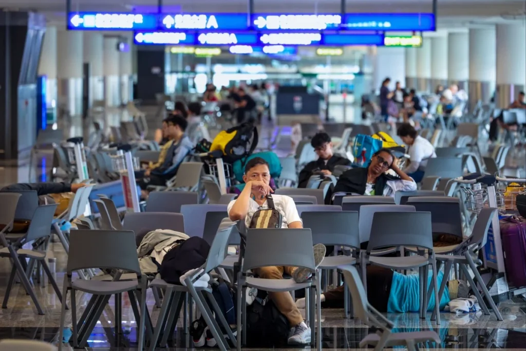 Hong Kong Airport Typhoon Disruption Grows