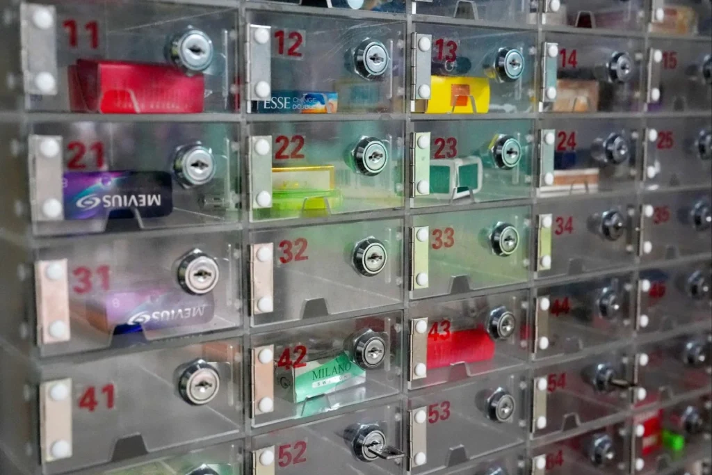 Hong Kong Smoking Ban Brings Quick Crackdown Hong Kong Smoking Ban Brings Quick Crackdown