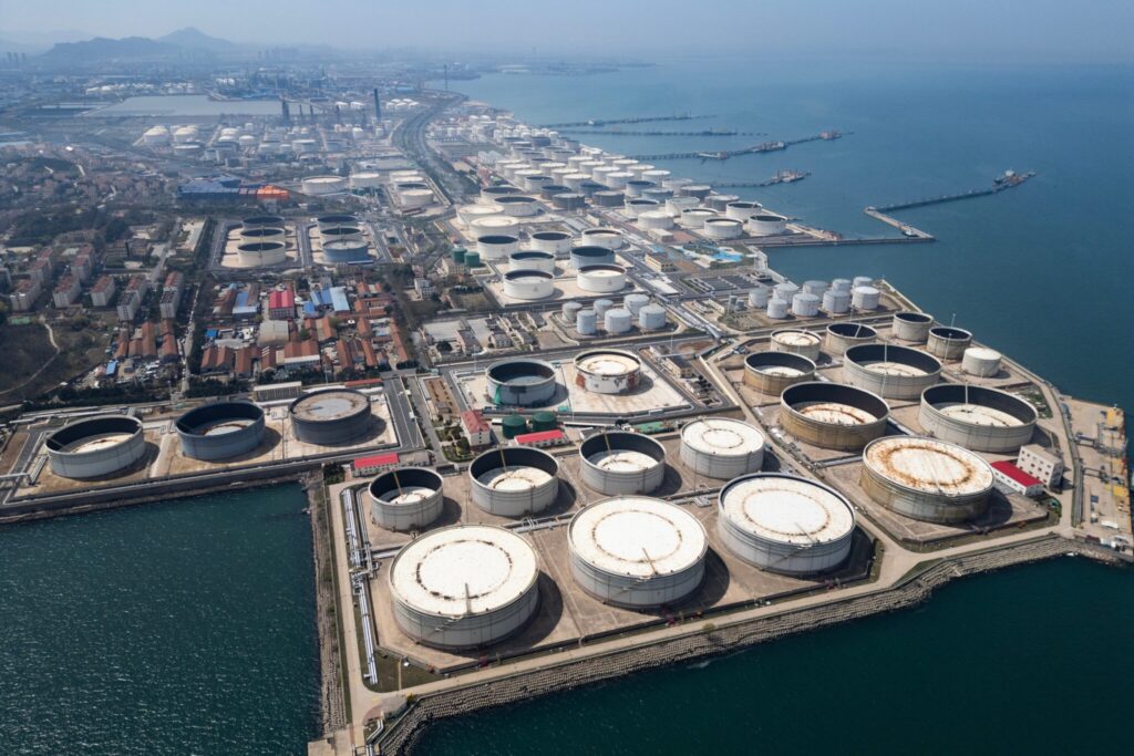 China Carbon Emissions Decline After Oil Drop China Carbon Emissions Decline After Oil Drop