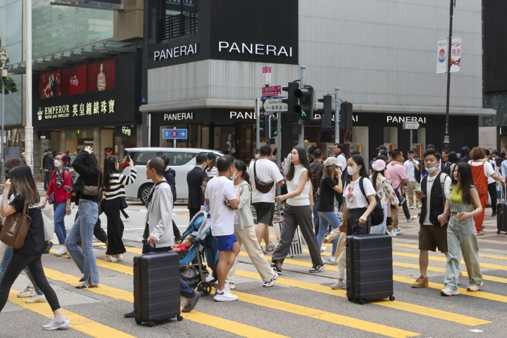 Hong Kong Life Insurance Sales Rise 58 Percent